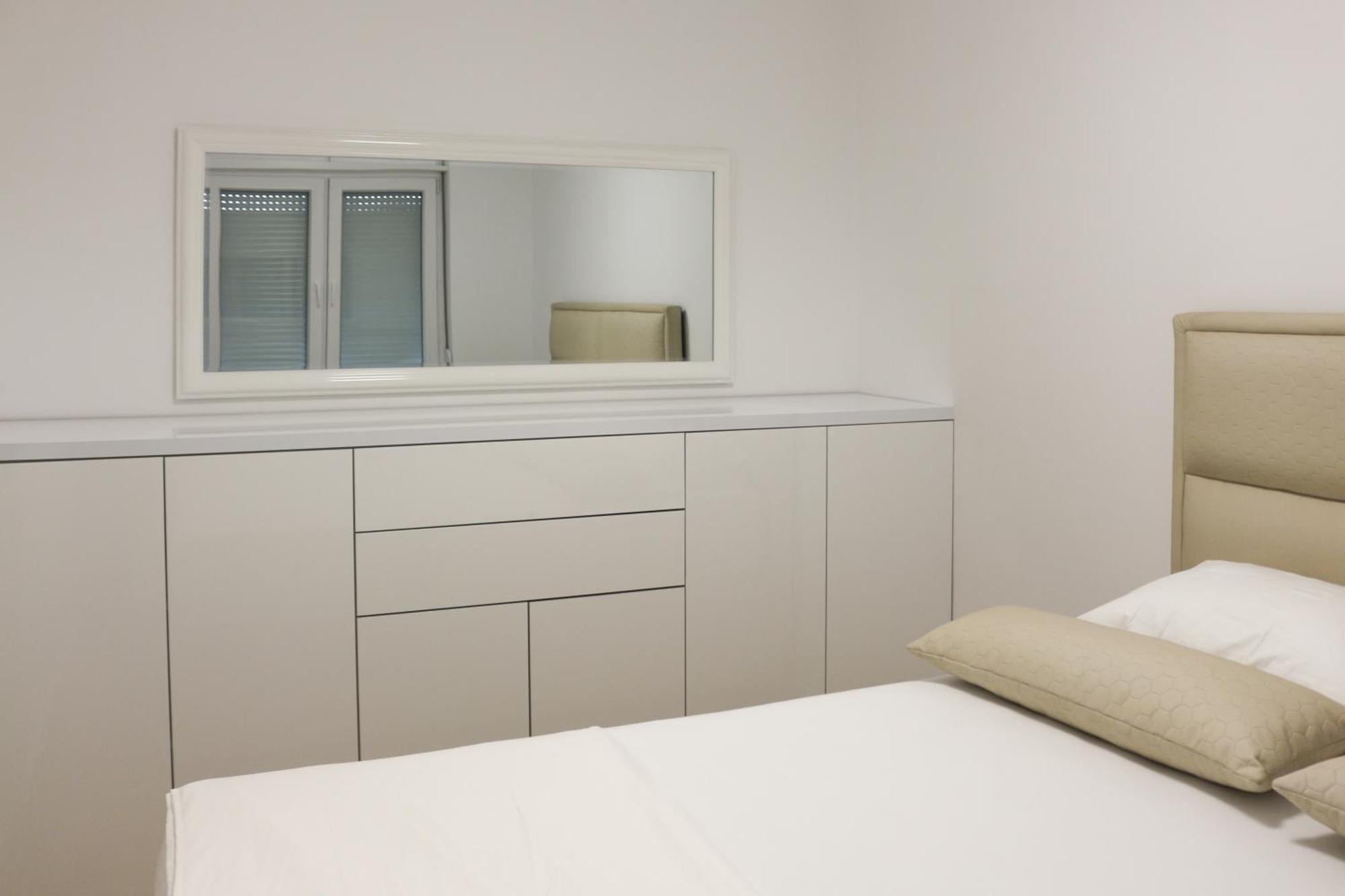 Apartment West Wing -